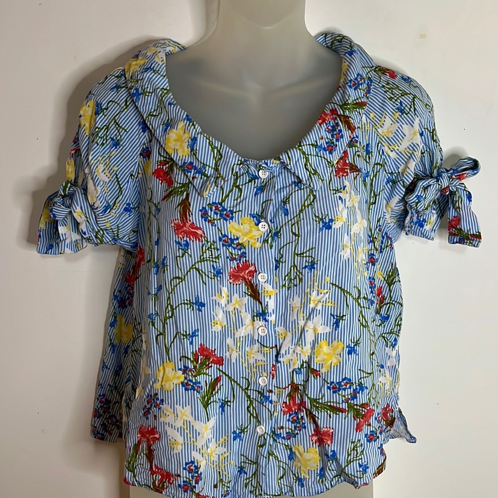 City Vibe Floral Striped Blouse with Tie Sleeves Summery Lightweight Top